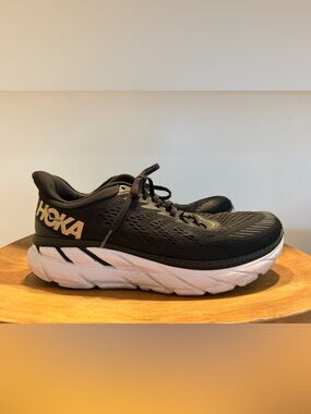 HOKA ONE ONE CLIFTON 7